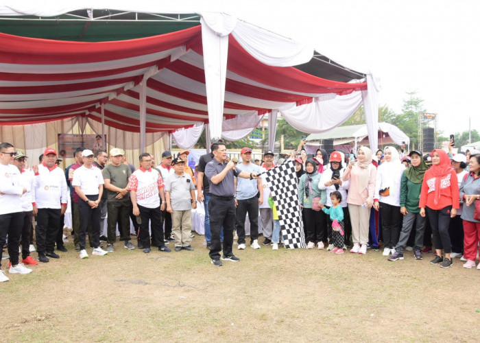 Rangkaian HUT PGRI dan HGN, Pj Bupati Tulang Bawang Barat Firsada Buka Jalan Sehat, Begini Katanya