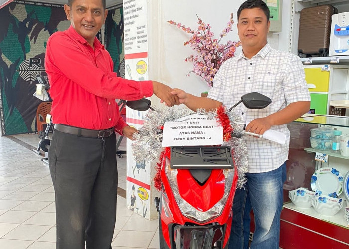 Mantap, Dua Konsumen Chandra Superstore Bandar Jaya Dapat Doorprize Motor Gebyar Undian Kupon Belanja