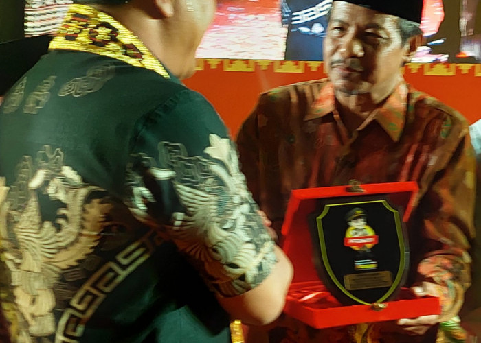 Ketua PW Muhammadiyah Lampung Sudarman Dapat Penghargaan dari Wakapolri