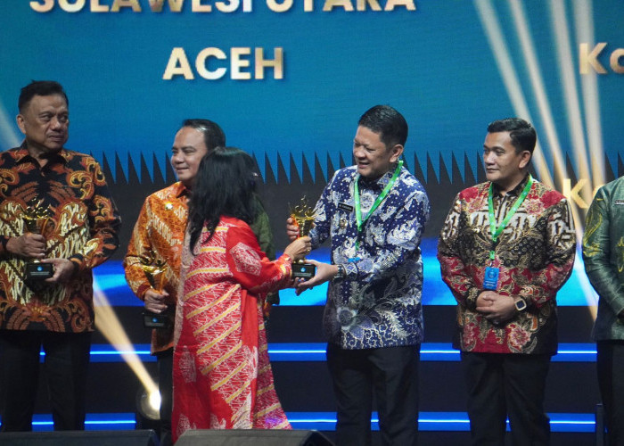 Pj Bupati Tulang Bawang Barat M. Firsada Terima Penghargaan Anugerah Merdeka Belajar, Ini Kategorinya