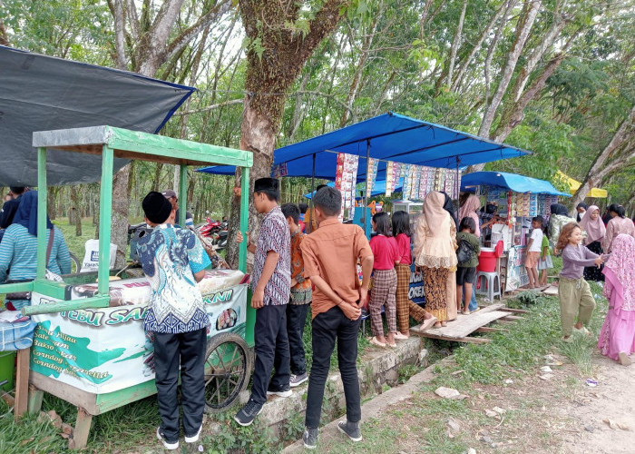 Pedagang Kaki Lima Ketiban Berkah Kirab Pemilu Tulang Bawang Lampung, Segini Omzetnya