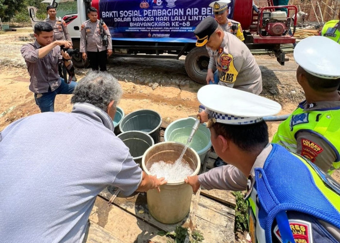 Musim Kemarau, Polres Mesuji Distribusikan Air Bersih ke Desa Mulya Agung