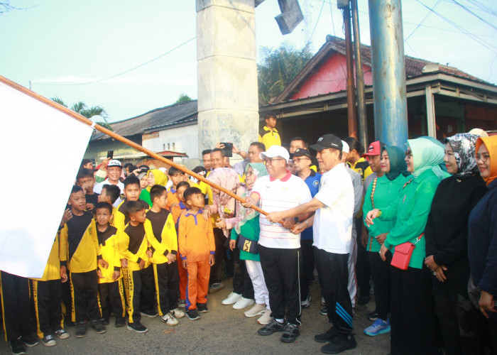 Kunjungi Tulang Bawang, Pj. Gubernur Lampung Samsudin Jalan Sehat dengan Masyarakat