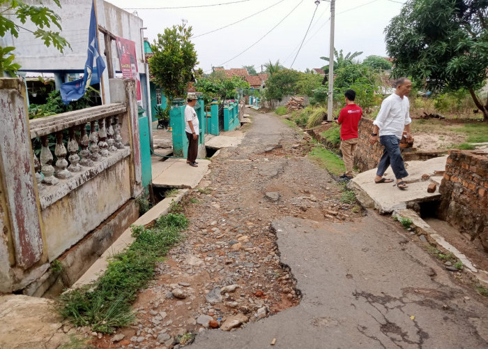 Warga Kotabumi Selatan Minta Pemerintah Perbaiki Jalan Dan Drainase