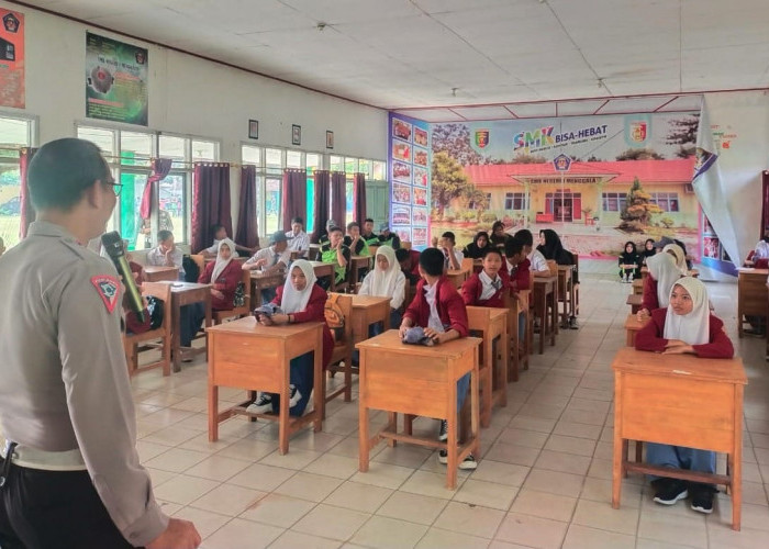 Polisi Masuk Sekolah, Berikan Pelajaran Kepada Siswa SMK Tulang Bawang