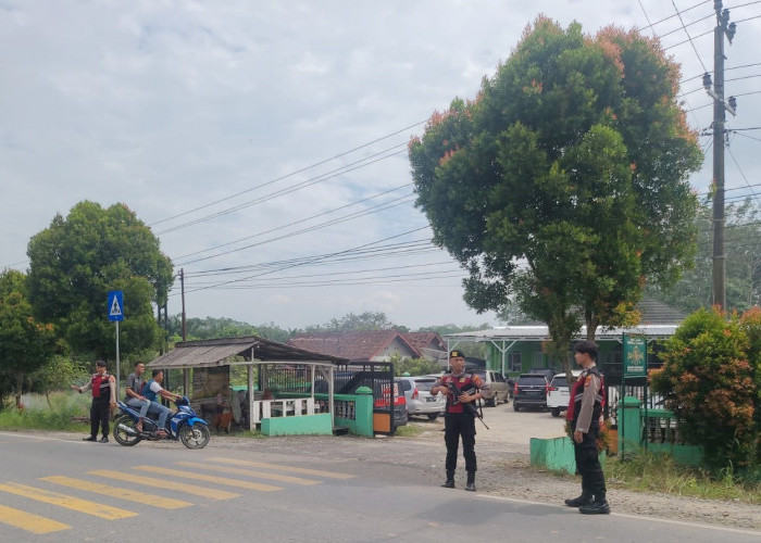 Jelang Salat Jumat, Personel Polres Tulang Bawang Patroli Masjid, Ini yang Dilakukan