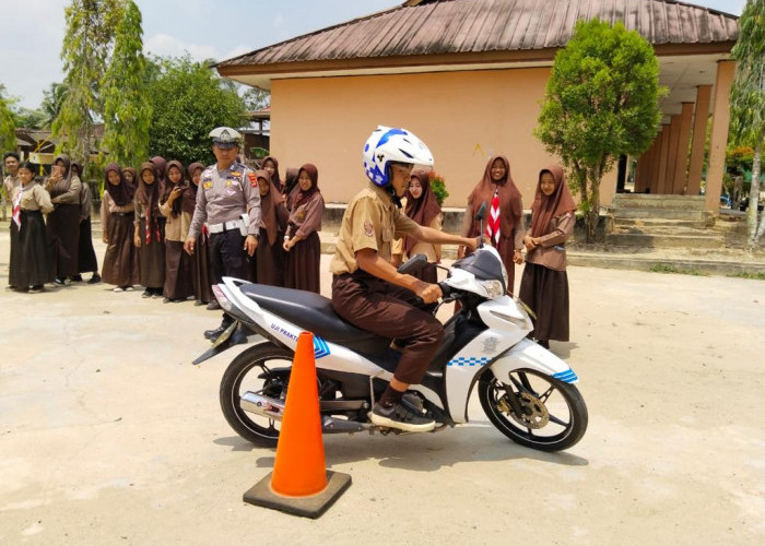 Siswa SMAN 1 Simpang Pematang Diajari Safety Riding Satlantas Polres Mesuji