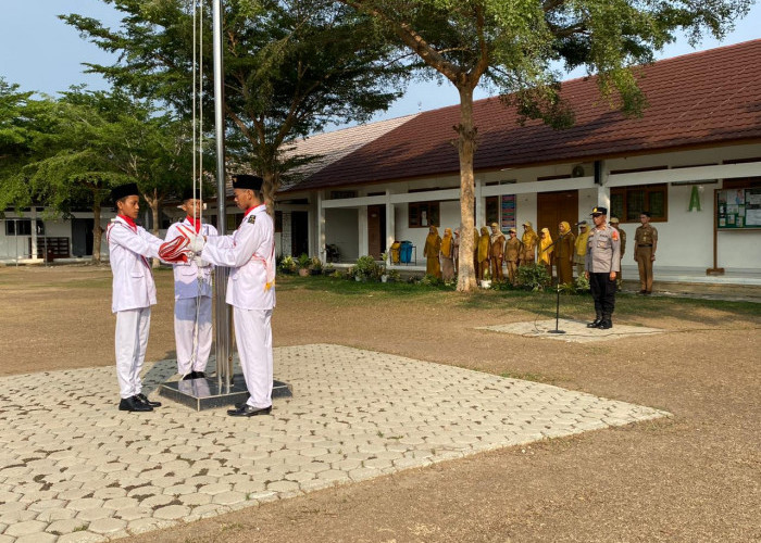 Pejabat Utama Polres Tulang Bawang Barat Kompak Jadi Pembina Upacara di Sekolah